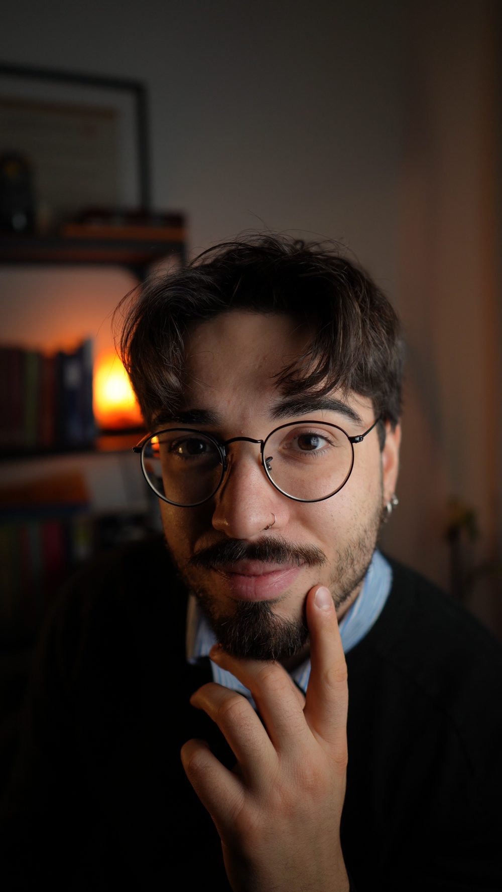 Giorgio Giuliani, psicologo, nel suo studio